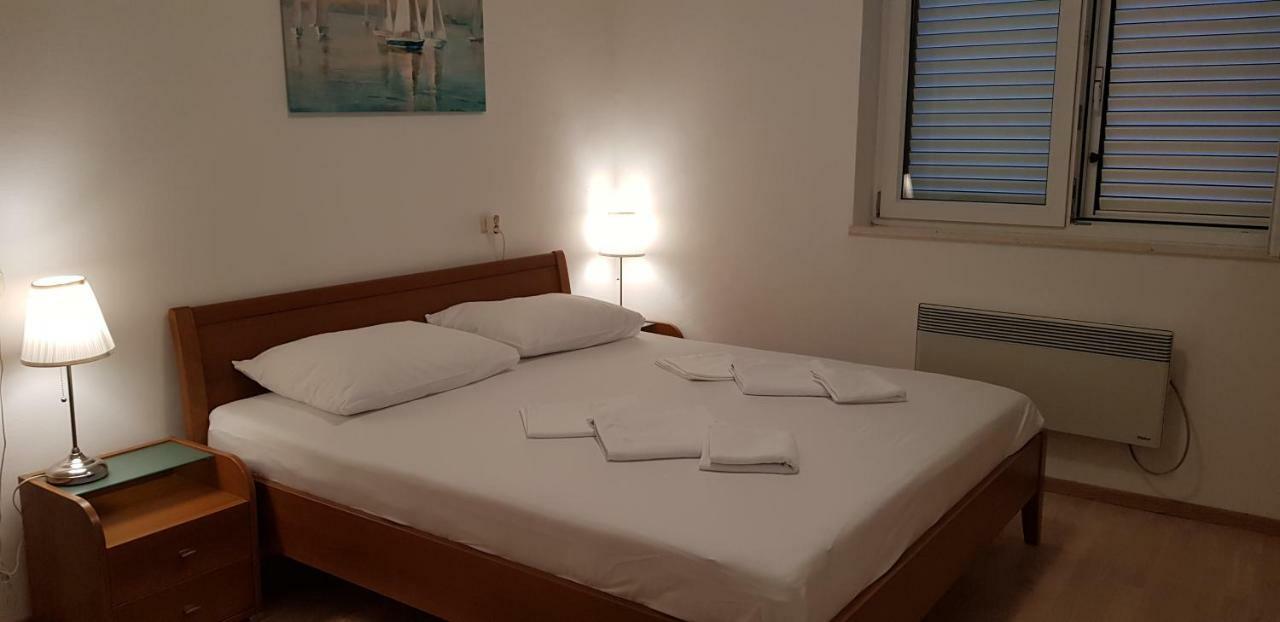 Truly Mediterranean Apartment "Spark" กอร์จูลา ภายนอก รูปภาพ